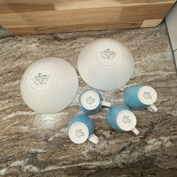 Vintage Mikasa Blue Point Pattern Cera Stone 2 Serving Bowls and 4 coffee cups - Picture 4 of 10